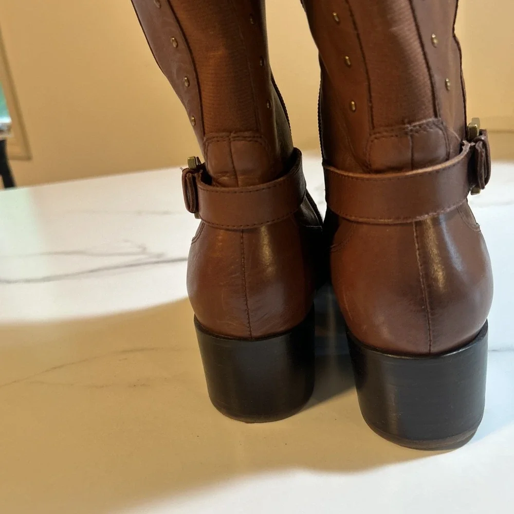 Gibson Latimer women gibson